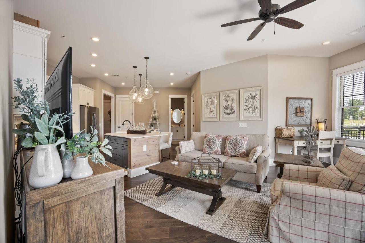 Beautiful Downtown Condo - Balcony - Amazing City Views - Loaded Kitchen - Stainless Steel Appliances - Board Games & More ブルーリッジ山脈 エクステリア 写真
